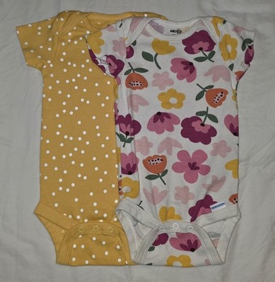 Baby Girls 2 Pieces Of Gerber Onesies Brand Size 6-9 Months Pink And Yellow