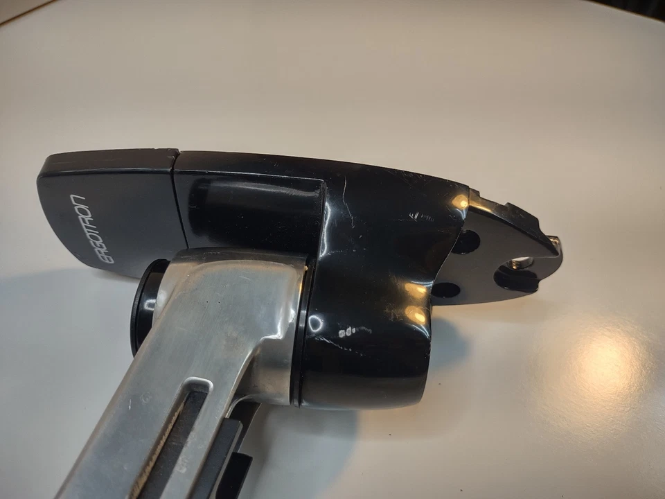 Montaje en pared Ergotron para monitor TV Foto 2 de 4