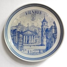 Souvenir Wall Plate from Lithuania Dated 1991 illustration of Vilnius in