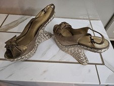 Vintage Stuart Weitzman Curved Platform Open Toe-Bow-Brushed Brass-Sz 10.5M