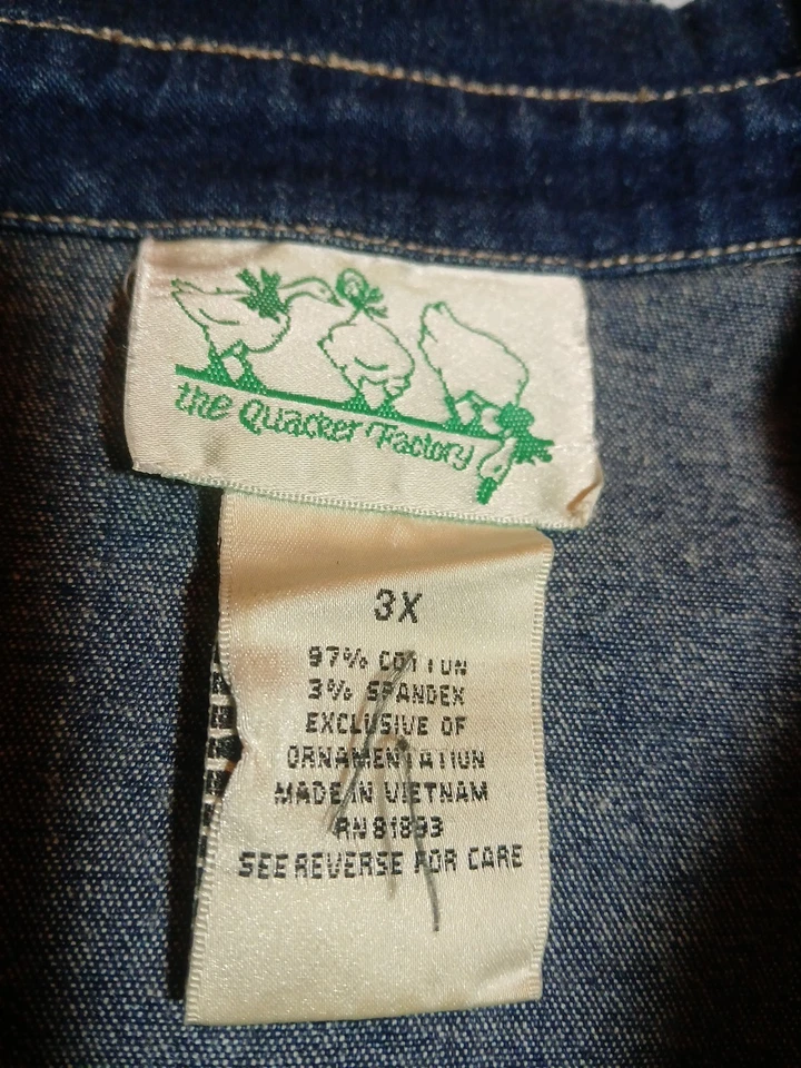 The Quacker Factory Star Rhinestone Pockets Blue Denim Jean Jacket Women's 3X - Image 4 of 4