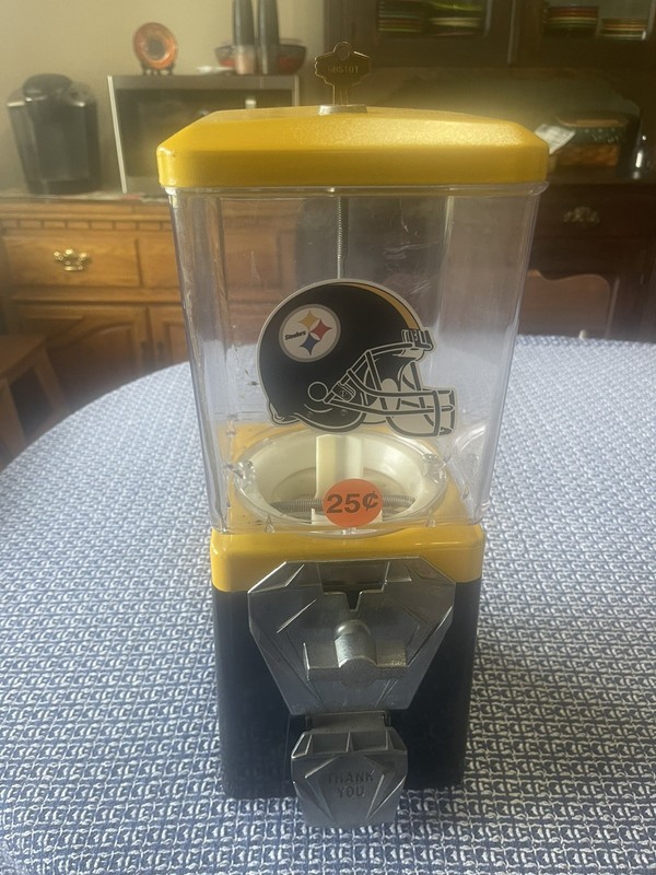PITTSBURGH STEELERS bubblegum machine--25 cents--A & A brand--works + key