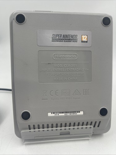 Nintendo Super NES Classic Edition Mini Home Console - 2 controller + cavi - Foto 3 di 3