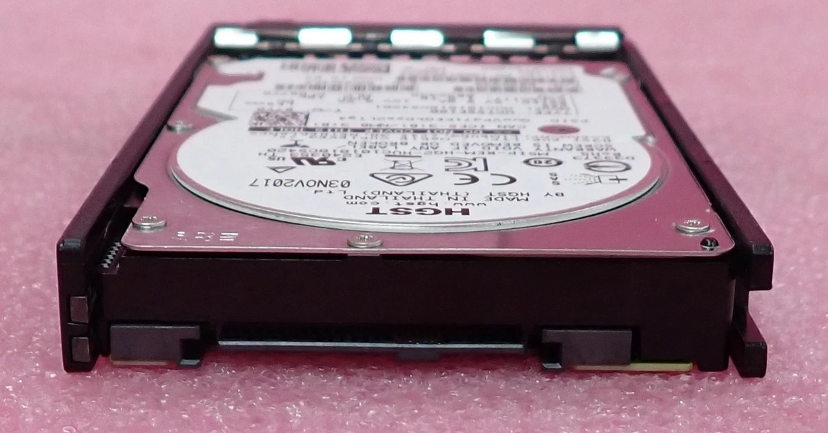 Fujitsu 1.8TB 10K SAS 12G 512e SED 2.5
