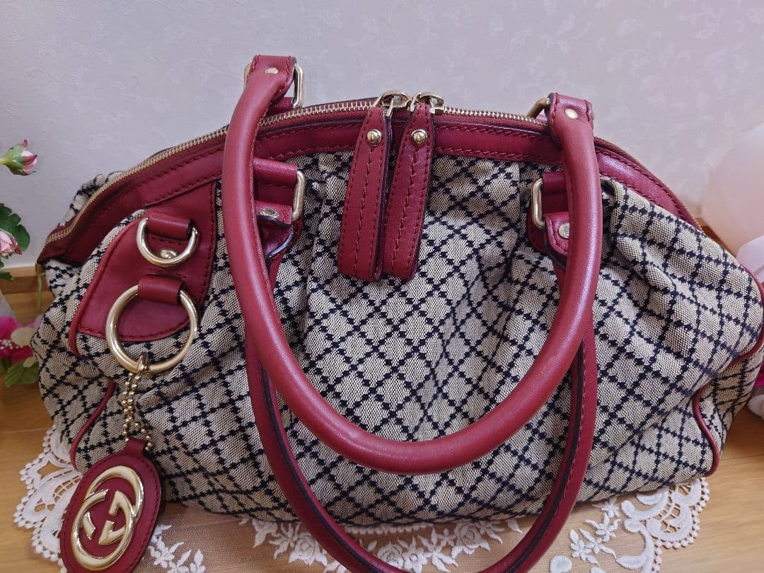 condition GUCCI cute check pattern handbag beige … - image 14