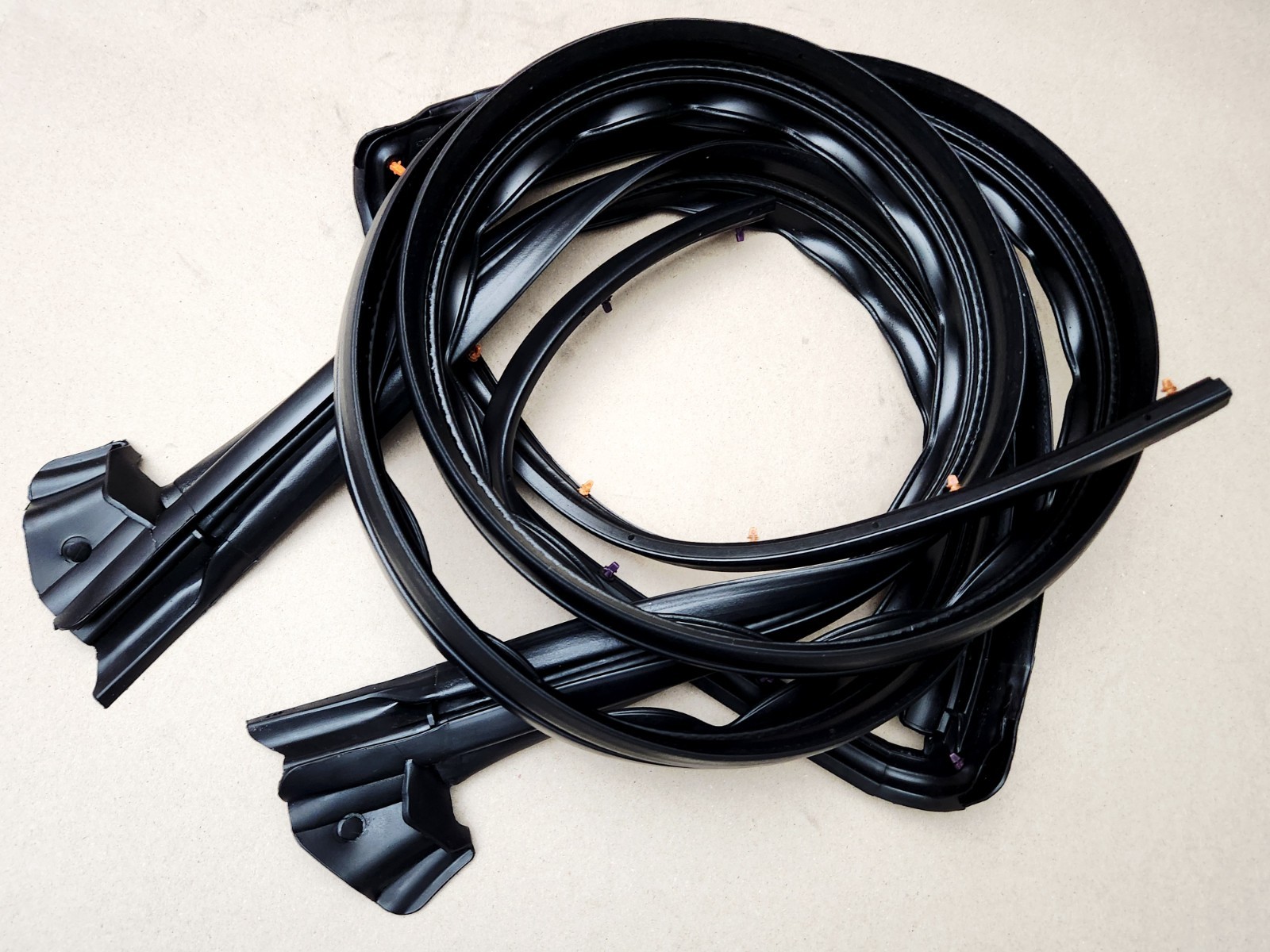 2005-2010 Jeep Grand Cherokee Upper Body Side Seal Weatherstrip Set WK Mopar OEM