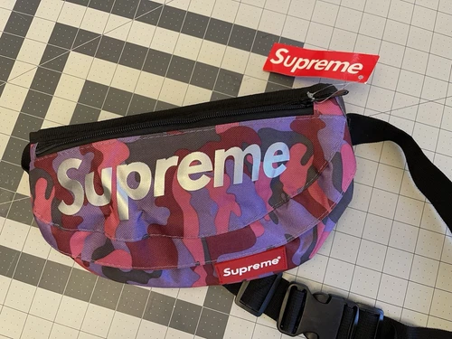 Sac banane taille suprême NEUF ultra rare camouflage rose Neuf avec étiquettes