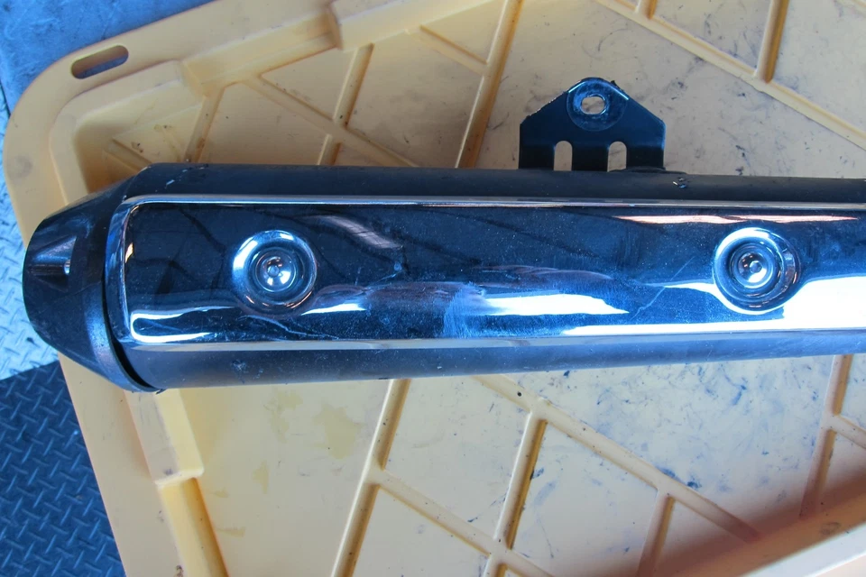 13 14 15 SUZUKI GW250 SILENCIADOR DIREITO TUBO DE ESCAPE ESCUDO - Imagem 4 de 4