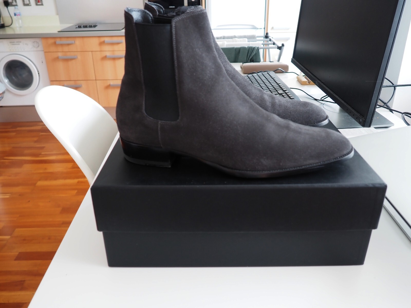 Stivali Saint Laurent Wyatt Chelsea in camoscio grigio UK 11