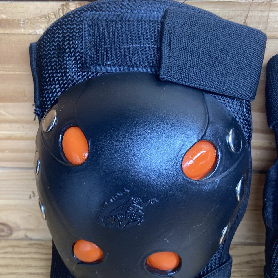 Mongoose BMX Gel Knee Pads Youth Size (M) - Image 2 of 4