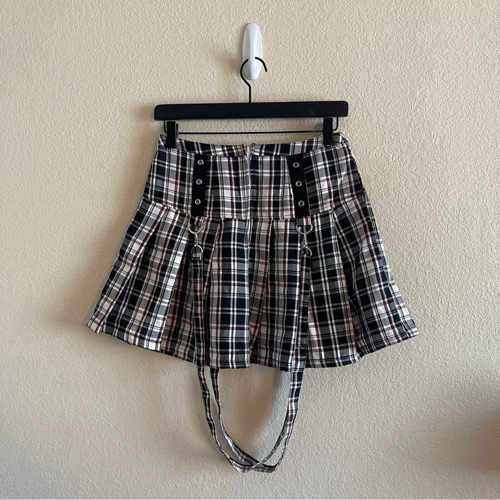 NWT Hot Topic Black White & Red Plaid Grommet Suspender Skirt Womens Size Small