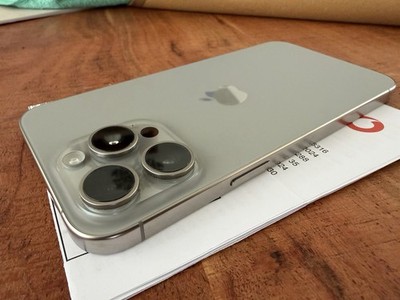 iPhone 15 Pro Max 256GB Natural Titanium *Wie Neu*