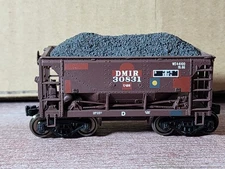 Duluth, Missabe and Iron Range Railway 26' Ore Car w load 30831 Walthers Gold HO