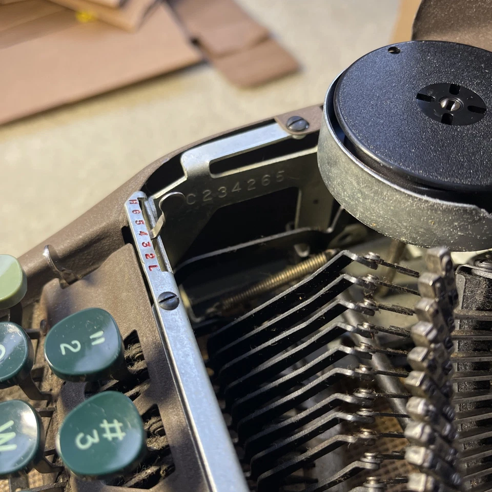 Vintage Smith Corona Clipper Manual Typewriter w/tweed travel case “as is”  - Image 3 of 4