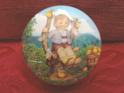 M.I. Hummel Music Box - Apple Tree Boy - ''I'm Sitting On Top Of The World''