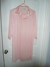 VTG.SZ.MED.VANITY FAIR GRANNY STYLE PINK NYLON SHORT ROBE,GOOD USED COND