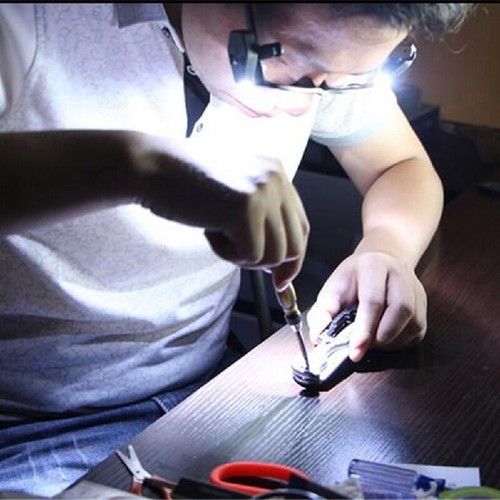 Super Cool LED Light Clip On Glasses Torch / Lamp Safety Glasses Reading Z2Z8 - Picture 2 of 6
