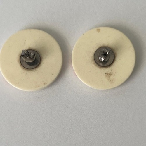 VINTAGE WHITE ENAMEL ROUND HAND PAINTED EARRINGS - Picture 3 of 4