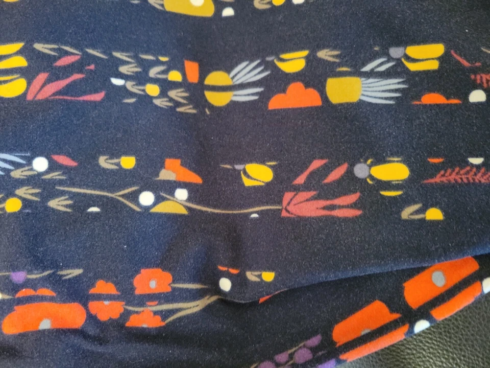 Leggins altos y curvilíneos con flores Lularoe RN#142161 Foto 3 de 3
