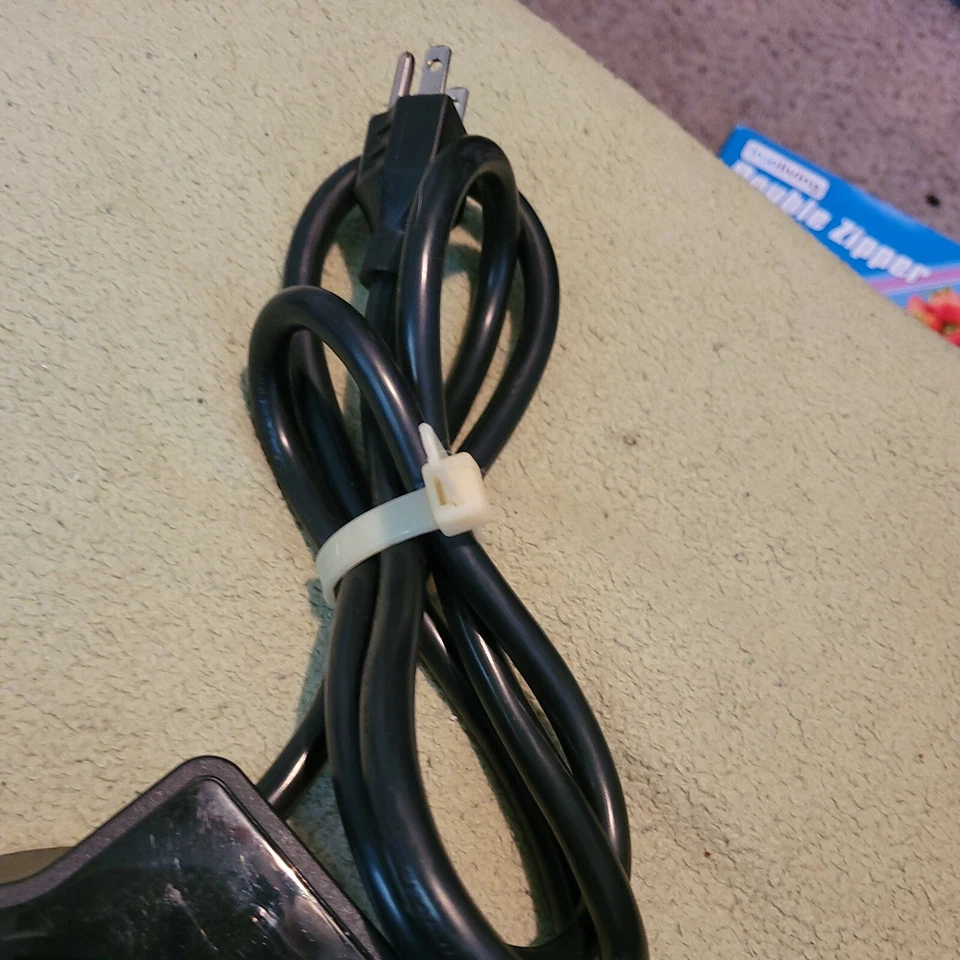 Belkin BSD200BG05 Power Tablet Stand with 2.1A USB Charging - Charging stand - Image 3 of 3