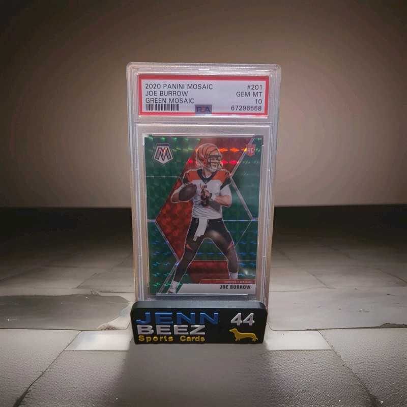 2020 Panini Mosaic - Rookies Joe Burrow #201 Green Mosaic Prizm (RC)
