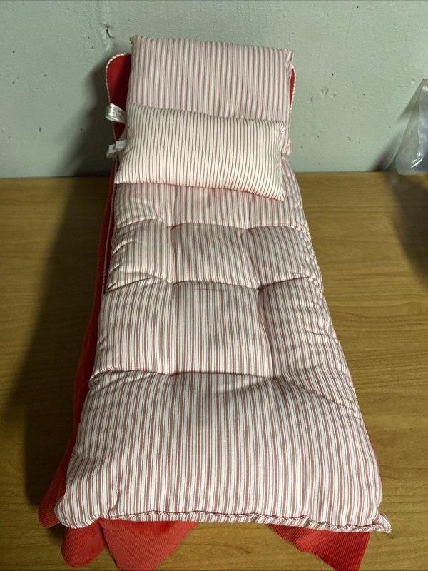 ￼ Pleasant Company, American Girl, Doll Molly’s Bed W/bedding. Retired 1986.