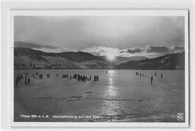 39110277 - 7820 Titisee Neustadt. Evening mood on the ice of Lake Titisee