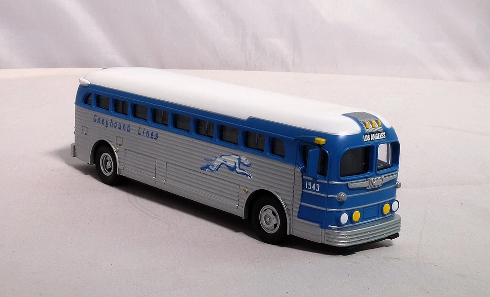 M.T.H. Trenes eléctricos fundidos a presión Greyhound & TootsieToy Greyhound -Scenic Cruiser Foto 3 de 4