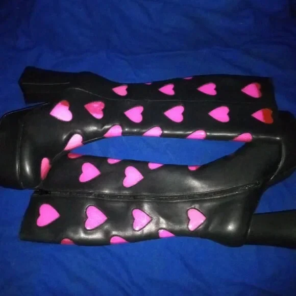 RETRO KIND OF LOVE Size: 11 Clear Pink Hearted Go-Go Boots (Fast ship) - Image 2 of 2