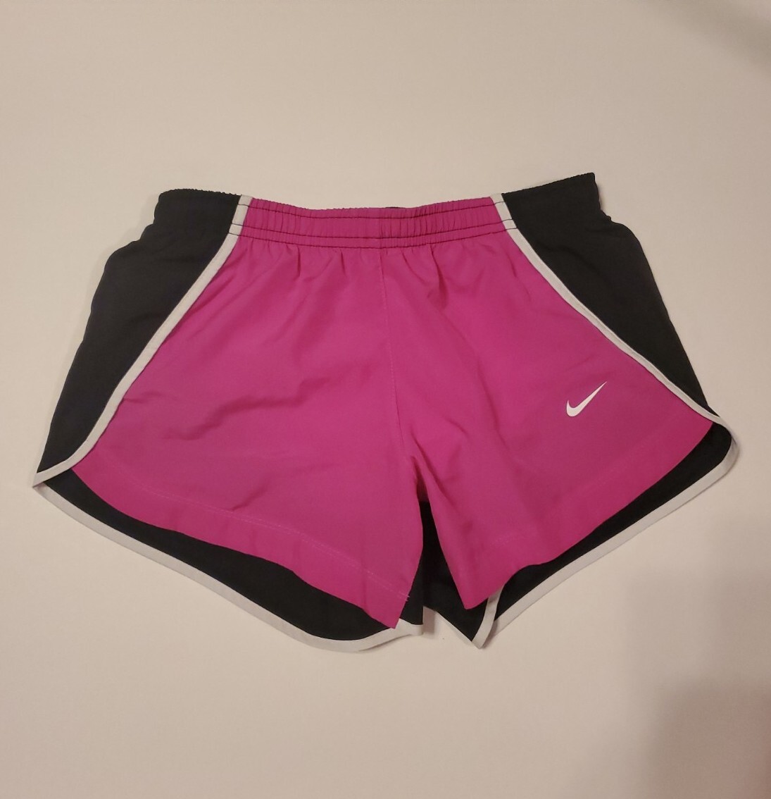 Pantaloncini da allenamento Nike Ragazze Ragazze Giovani Dri Fit Tempo Taglia M Nero Rosa
