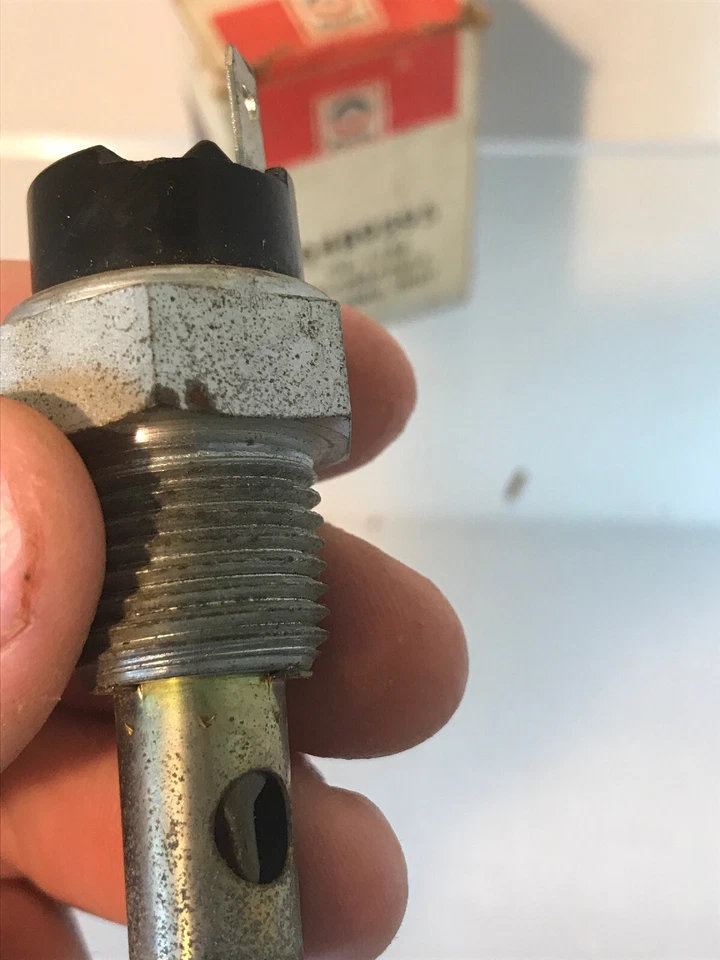 Unidad de envío de temperatura Oldsmobile Toronado 1971-1972 nuevo de stock PN# 6489395 Foto 3 de 4