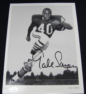 GALE SAYERS Autographed Photo CHICAGO BEARS PSA/DNA 8x10