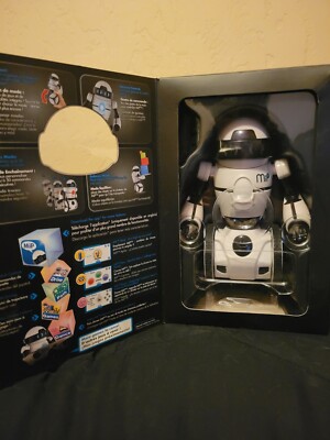 WowWee VC0S2_821 White MIP Balancing Robot Vintage Toy Ages 6 and up