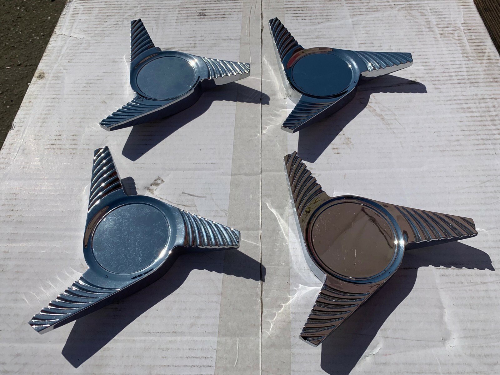 BOLT ON CHROME SPINNER WIRE WHEELS RIMS THREE PRONG CENTER CAPS