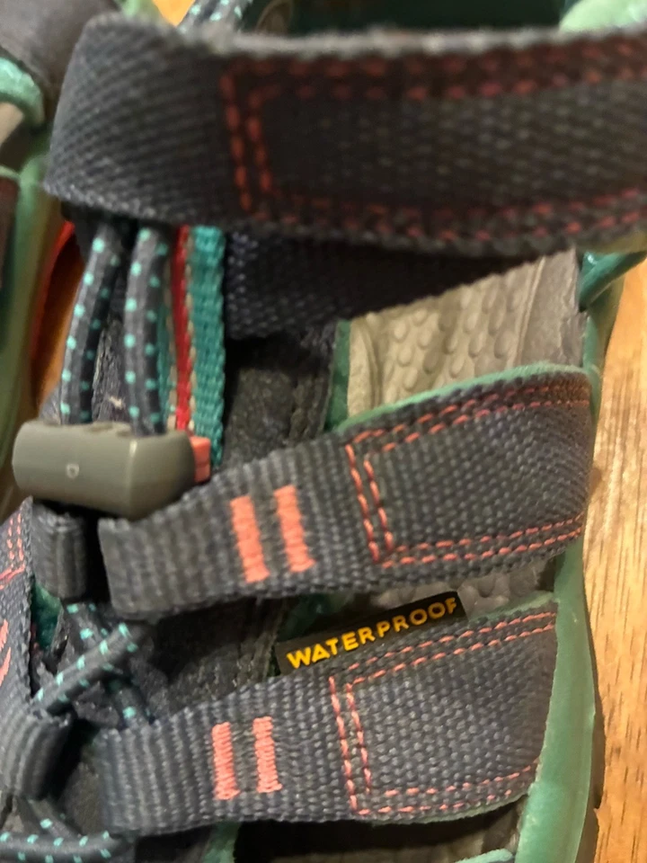 Sandalias KEEN Impermeables Río Senderismo Exterior Juvenil Talla 3 Gris Foto 4 de 4
