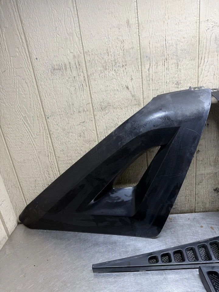 02-06 Cadillac Escalade EXT Paint Match Bed Cladding Trim Set w/ 3rd Light OEM - Image 4 of 4