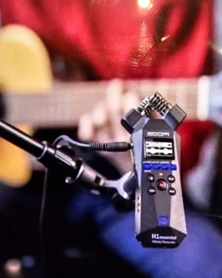 Zoom H1ESSENTIAL 32-Bit Float Stereo Handy Recorder - Image 2 of 4