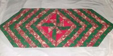 CHRISTMAS Handmade Quilted Table Runner Bows Birds Flowers Green/Red 44" X 15.5"