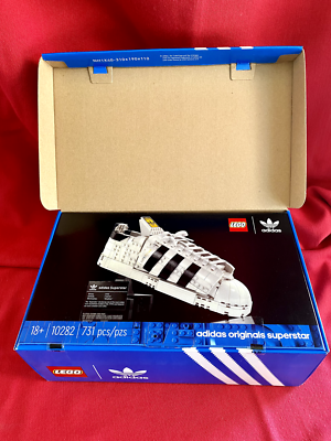 LEGO 10282 adidas Originals Superstar