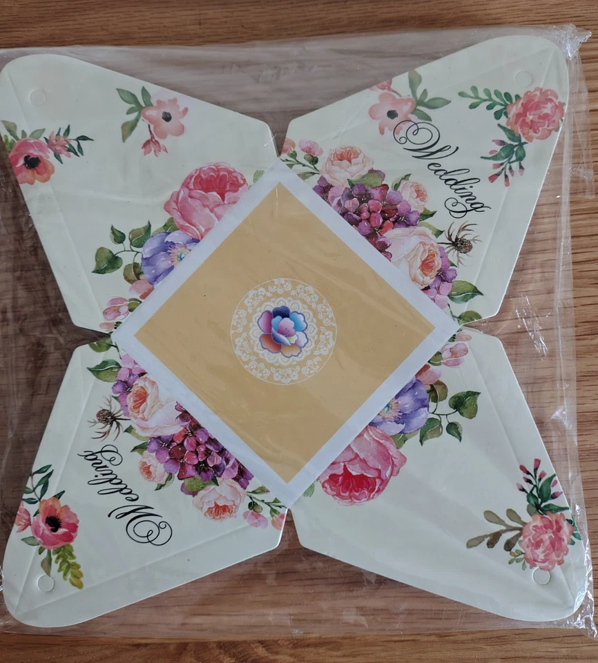 PACK OF 50 WEDDING PARTY FAVOUR SWEET GIFT BOXES PYRAMID VINTAGE FLORAL DESIGN - Image 2 of 4