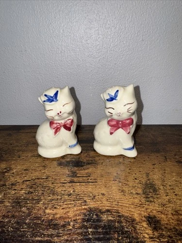 Vintage Puss ‘n Boots Cats Salt And Pepper Shakers Shawnee Pottery Cork, Stopper