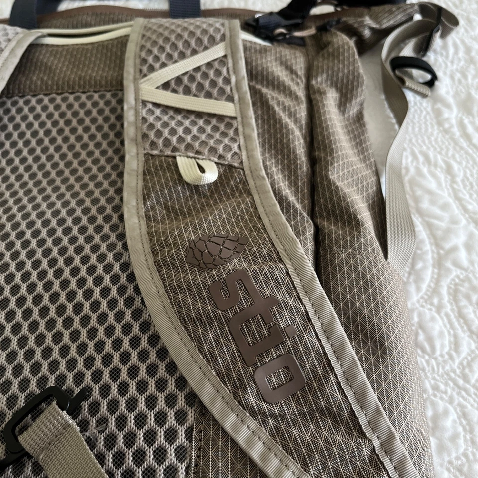 NWOT Stio Cacher Tote Pack 15L Atmosphere (Beige) w/Hideaway Shoulder Straps - Image 4 of 4