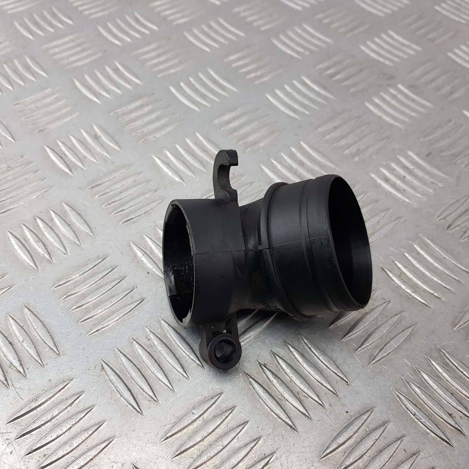 AUDI A3 MK2 2.0 DIESEL AIR INTAKE PIPE HOSE 2008 TO 2010 3C0129635 thumbnail 8