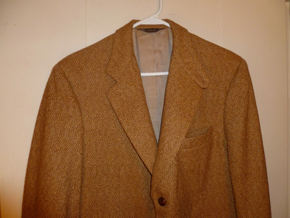Paul Stuart Gold Brown Fancy Herringbone Tweed Blazer Jacket, Size 40 - Image 2 of 4