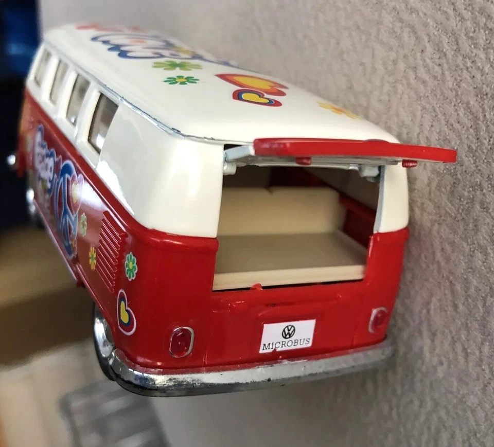 Kinsmart Rare Red Volkswagen "Peace And Love" bus 1962 KT5060, 1.32 Pull Back - Image 3 of 4