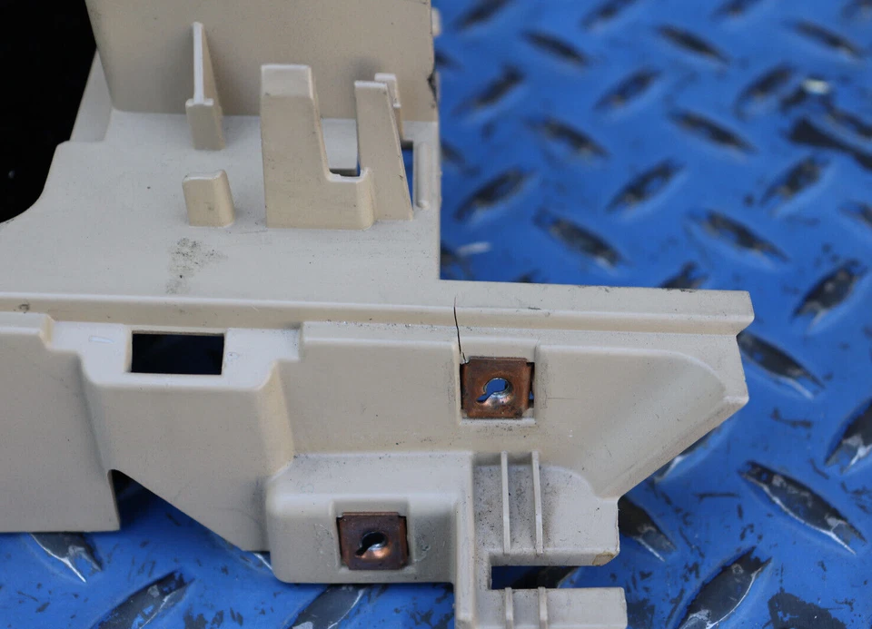 2005-2006 Chevrolet Corvette C6 Center Console Cashmere 110399824 - Image 3 of 4