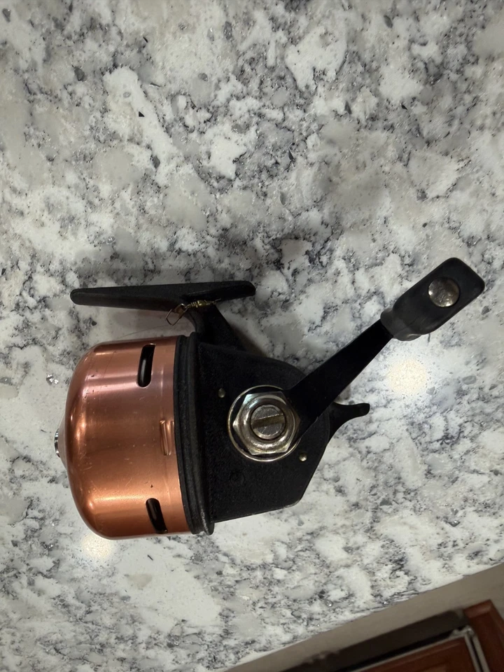 Carrete de pesca Abu Garcia Abu-Matic 150 spin fundido oro rosa, hecho en Suecia Foto 3 de 4