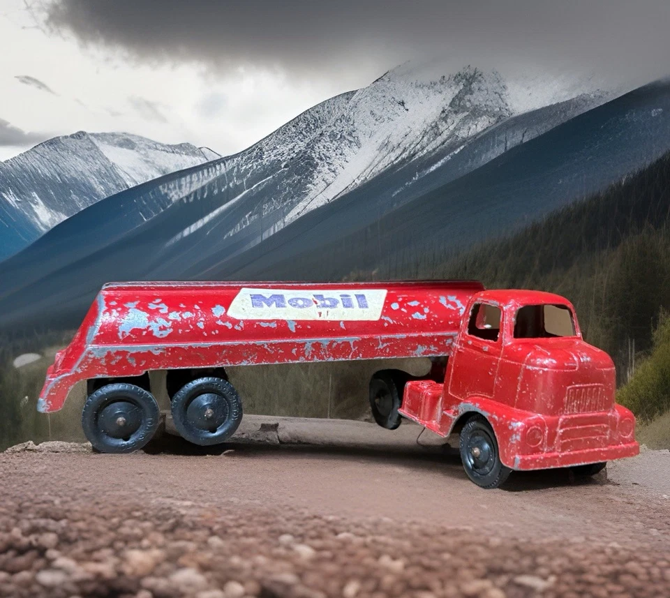 Vintage 1960 Tootsietoy of Chicago, Chevrolet Truck with Mobil Trailer - Image 4 of 4