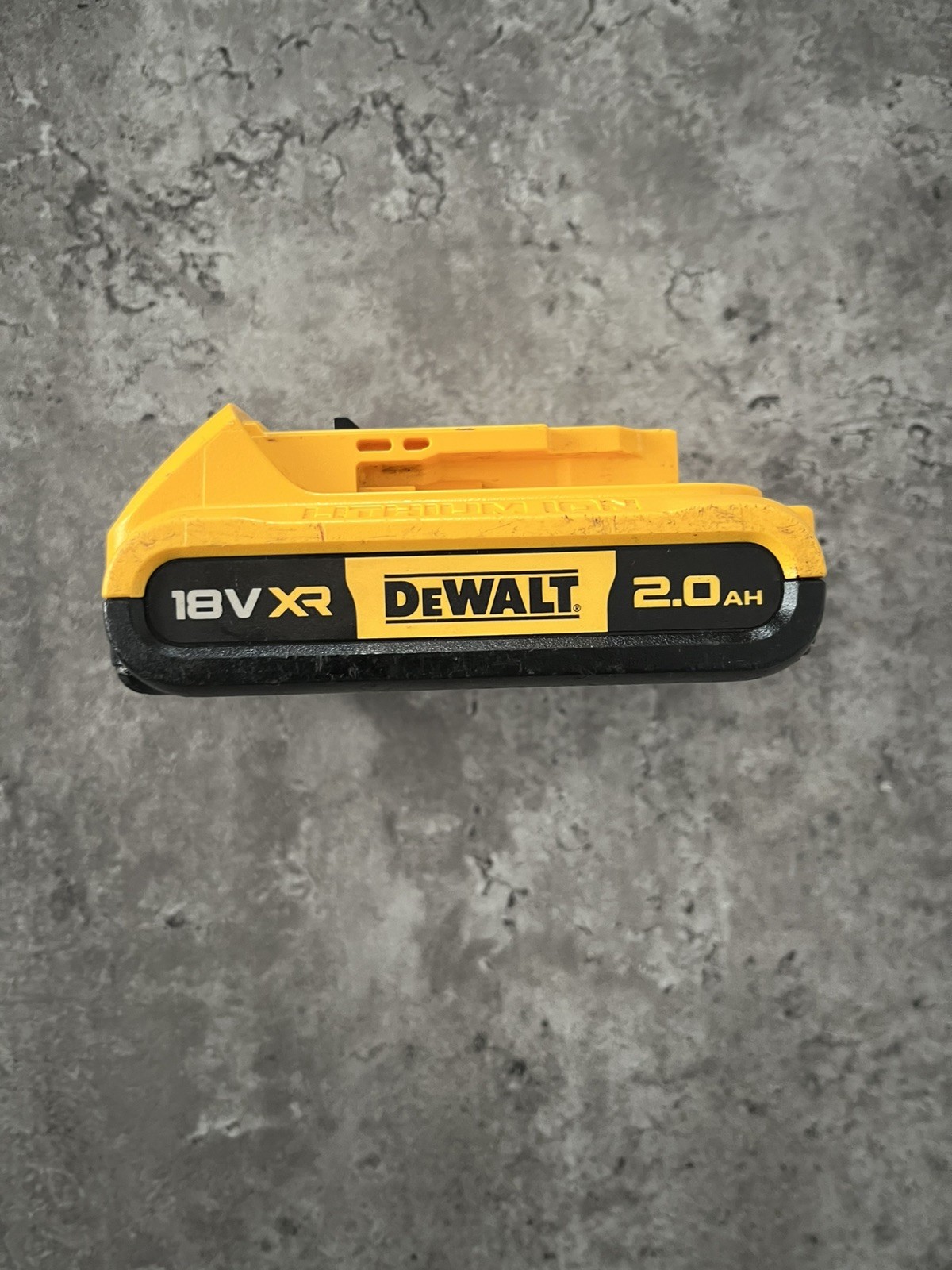 Dewalt DCB183 XR 18V Lithium-Ion Battery 2.0Ah 3