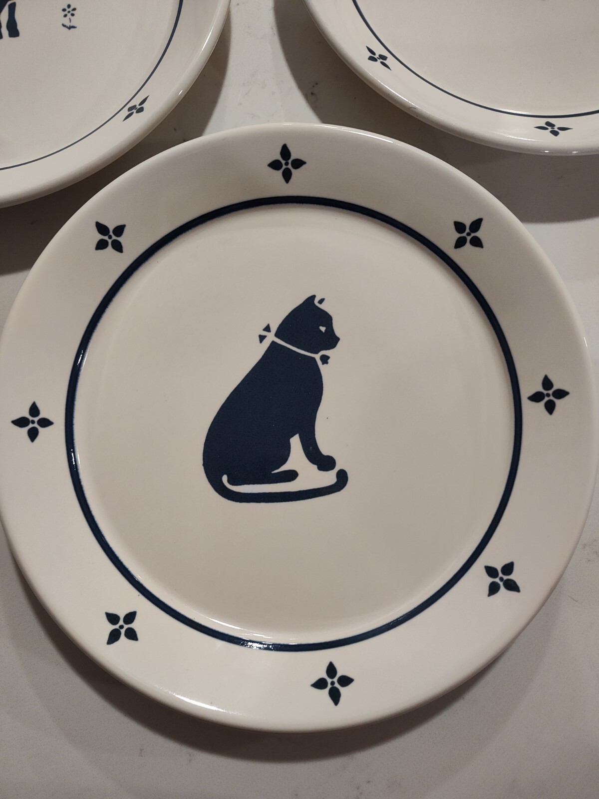Pfaltzgraff Yorktowne Country Fair Cat 10.25 Inch Farmhouse Blue White Dinner Plate